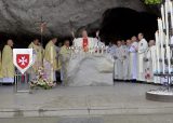 2013 Lourdes Pilgrimage - SATURDAY TRI MASS GROTTO (17/140)